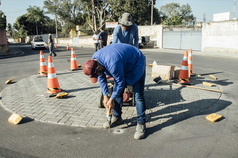 Serviços de sinalização viária seguem em São Francisco