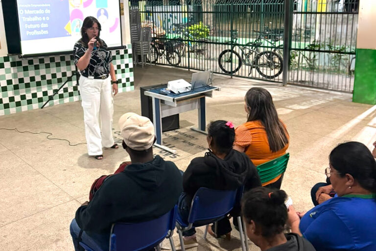 Prefeitura e Sebrae levam palestras sobre mercado de trabalho e empreendedorismo às escolas municipais