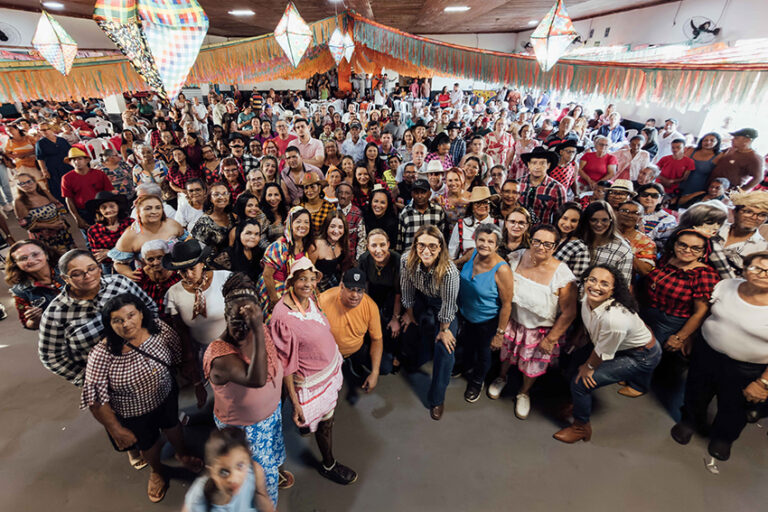 Com muito forró, quadrilha e comidas típicas, Festa da Roça anima idosos do Centro de Convivência