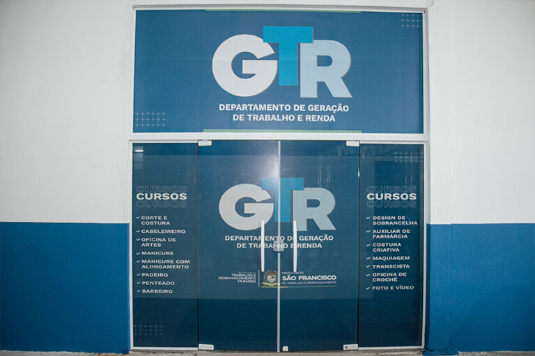 Balcão de emprego com novas vagas disponíveis