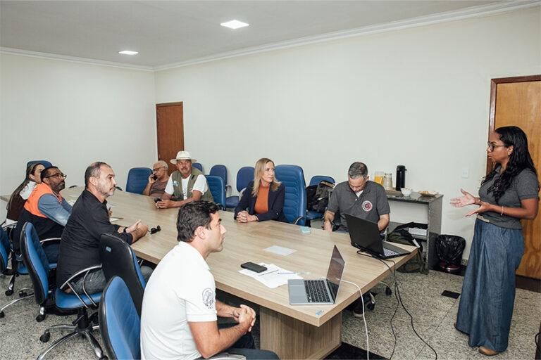 Prefeitura recebe pesquisadores da Marinha e da UFRJ para discutir vigilância da saúde dos cortadores de cana e gestão de riscos de inundação