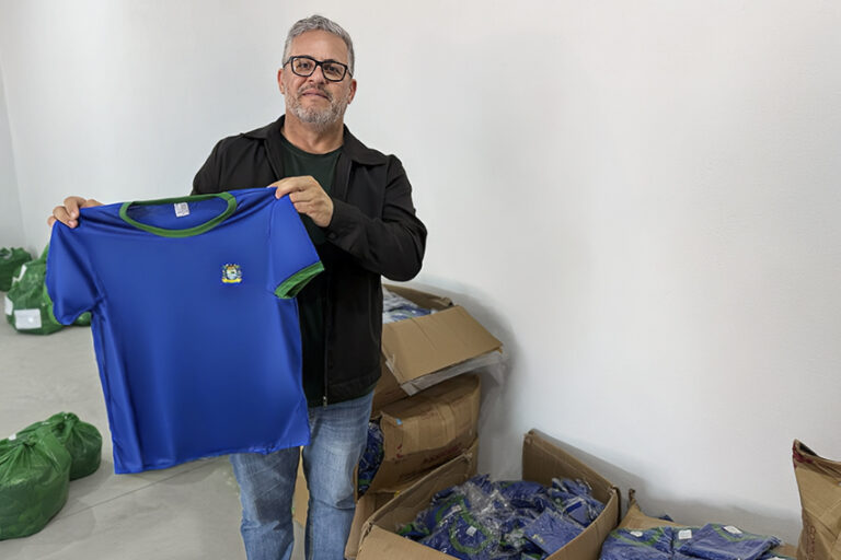 Alunos da rede municipal são contemplados com segunda entrega de uniforme do ano