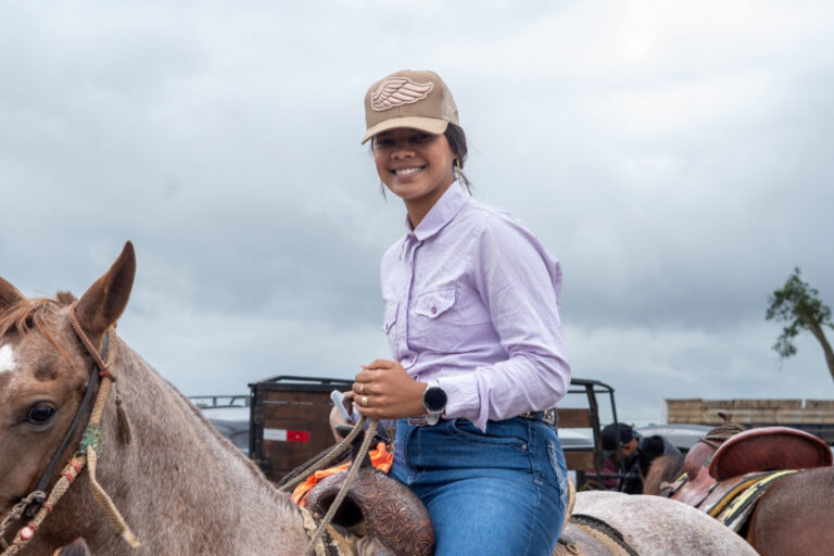 Prova do Laço comprido: competidora mantém vivo legado da mãe na 41ª ExpoAgro de São Francisco