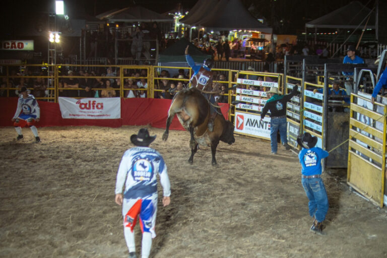Peão paulista conquista título na 41ª ExpoAgro e garante vaga em Barretos 2027