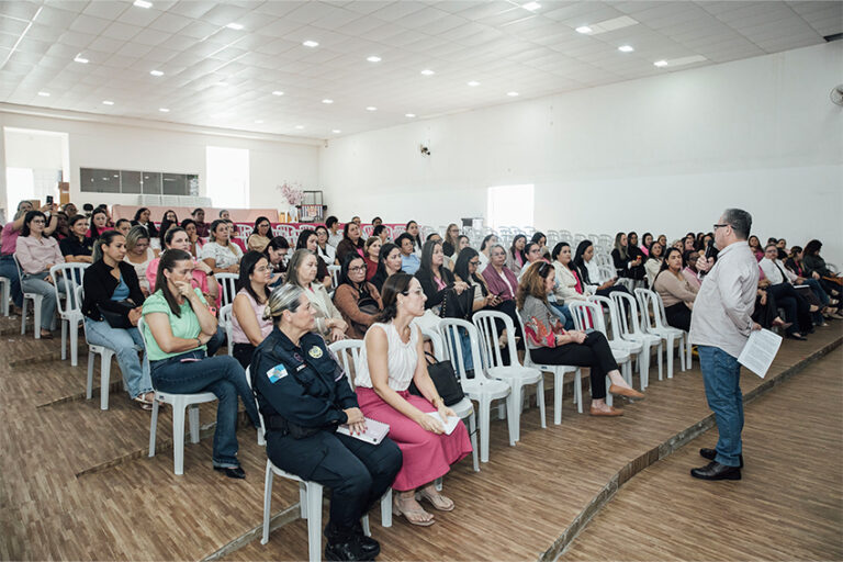 Prefeitura promove ação do “Outubro Rosa” com foco no cuidado e na valorização das servidoras da Educação